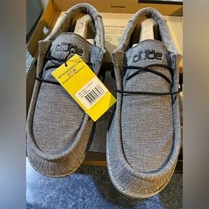 Hey Dude Men’s 11 Wally L Stretch. Brand new in box!